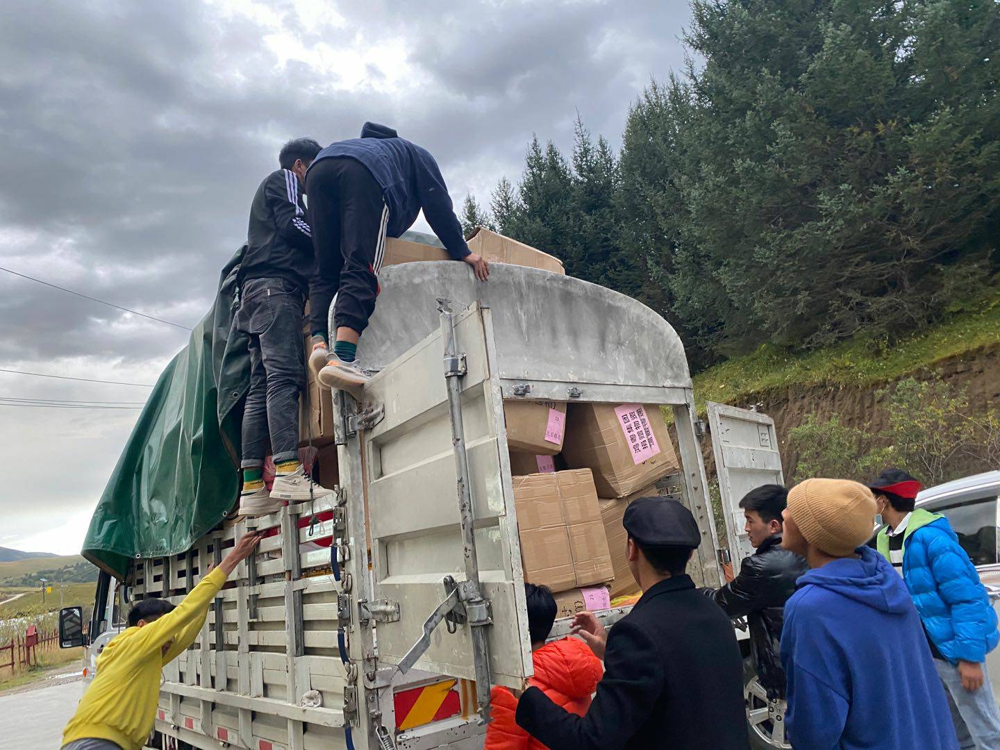 金年汇官方版网站登录入口-金年汇(中国)公益回顾丨家国同欢月同圆 温暖满载甘孜州(图5)