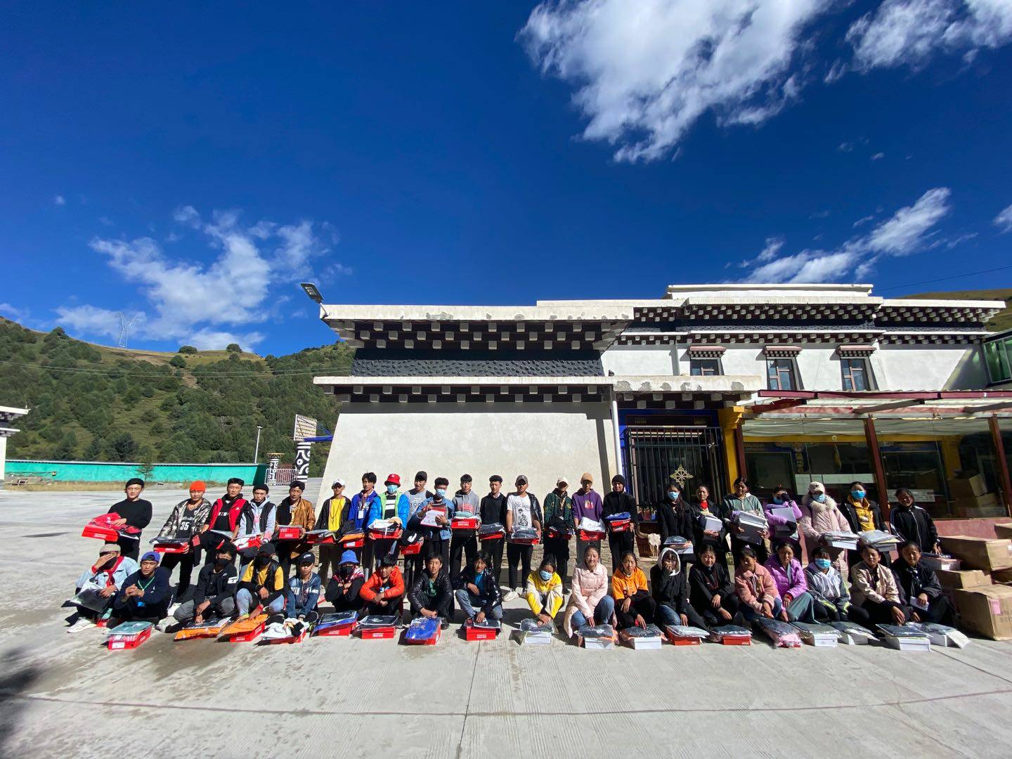 金年汇官方版网站登录入口-金年汇(中国)公益回顾丨家国同欢月同圆 温暖满载甘孜州(图8)